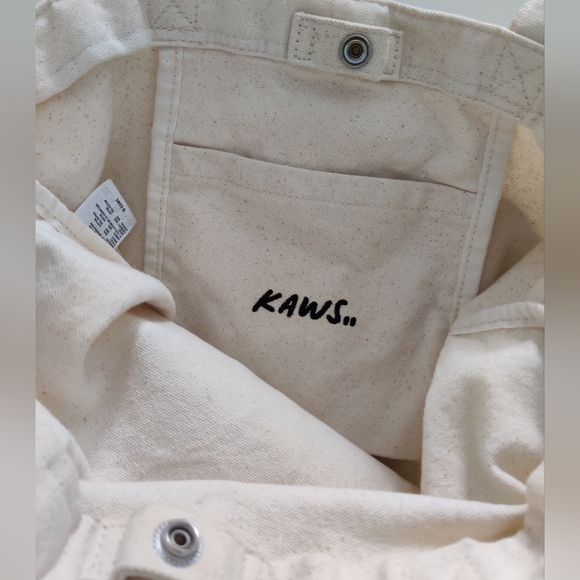 Uniqlo x KAWS tote bag - Picture 3 of 4